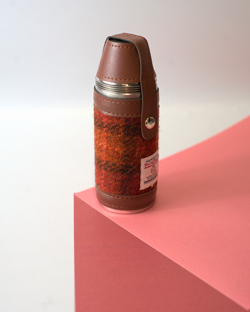 8oz Harris Tweed Hunting Flask and 4 Cups