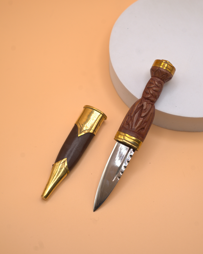 Late 18th Century Clansman Sgian Dubh Hunting Style - Brown and Brass